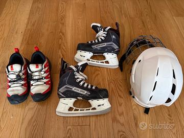 scarpe waterproof, casco danneggiato e pattini bau