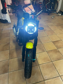 Moto ducati scrambler 800