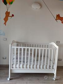 Lettino in legno bianco + materasso