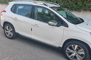 Peugeot 2008 pure tech SeS 130 CV black matt