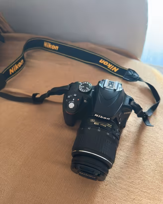 Nikon D3300 + obiettivo 18-55