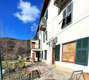 Rustico / Casale di 350 m² con più di 5 locali a P