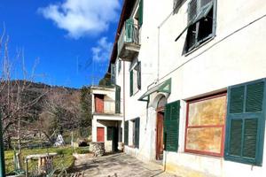 Rustico / Casale di 350 m² con più di 5 locali a P