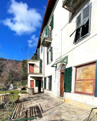 Rustico / Casale di 350 m² con più di 5 locali a P