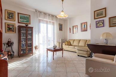 Appartamento di 118 m² con 5 locali e box auto a P