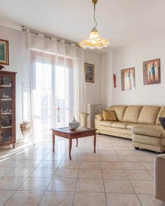 Appartamento di 118 m² con 5 locali e box auto a P