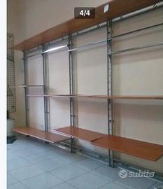 scaffalatura arredo negozio elegante 