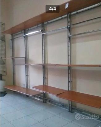 scaffalatura arredo negozio elegante 