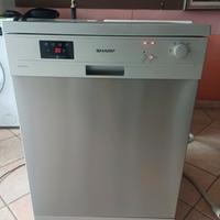 lavastoviglie grigia sharp quasi nuova