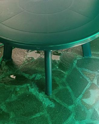 A tavolo tondo da giardino +3 sedie.