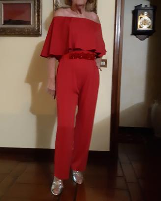 elegante tuta rossa