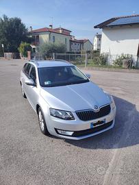 Skoda Octavia Ambition 1.6 TDI grigio metallizzato