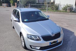 Skoda Octavia Ambition 1.6 TDI grigio metallizzato