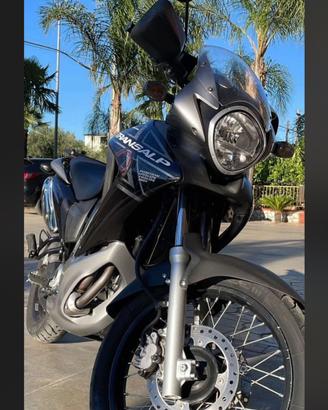 Honda transalp 700