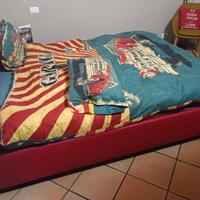 Letto matrimoniale in pelle con contenitore