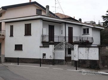 Immobile in asta di 154 m² con 2 locali a Caronno 