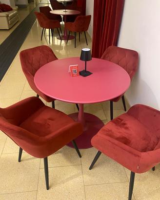 Arredo Bar/Lounge 32 sedie + 10 tavoli usato 6mesi