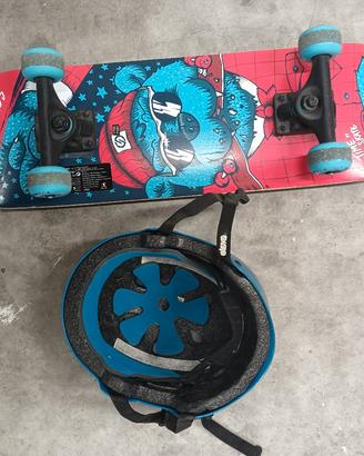 Skateboard più caschetto