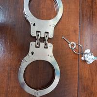 manette in acciaio professionali