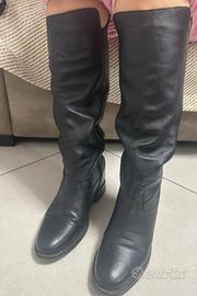 Stivale nero in pelle