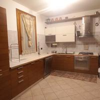 Cucina ad angolo 360X240 color ciliegio e beige