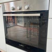 Forno Bosch e asciugatrice. Nuovo