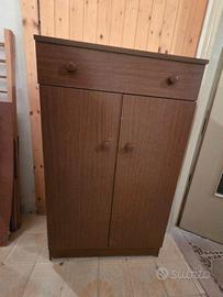 Armadietto di legno