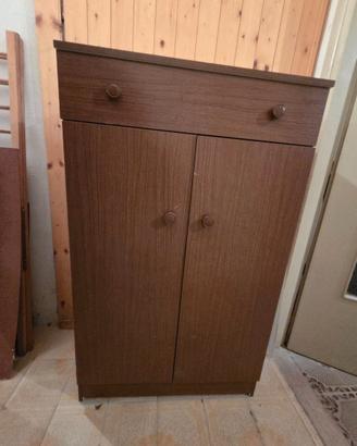 Armadietto di legno