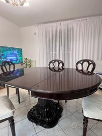 Tavolo e sedie in mogano