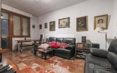 TRILOCALE PANORAMICO ALL'ULTIMO PIANO - VIALE LENI