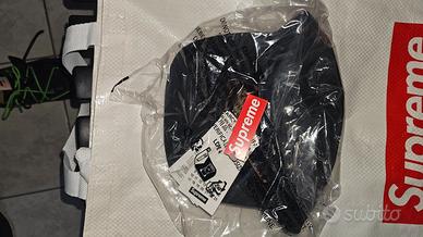 cappello supreme x margiela 