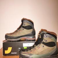 Scarponi La sportiva trango gtx 43