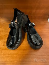 Scarpe basse con laccetto