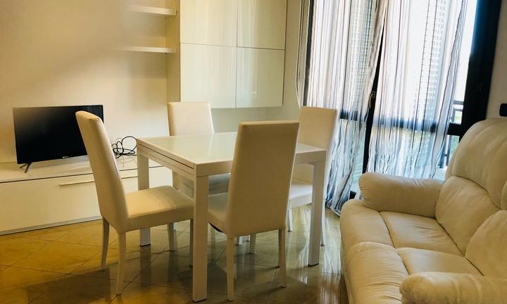 Pomezia grazioso bilocale arredato contrato transi