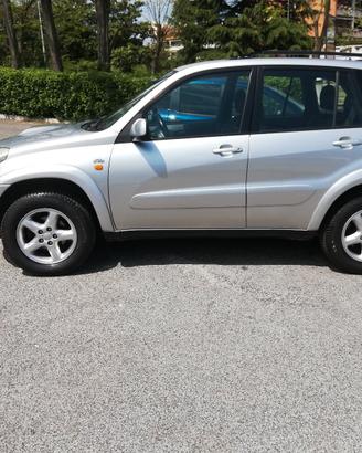 Toyota RAV4 2.0 D-4D 4X4 2003 Ricambi originali