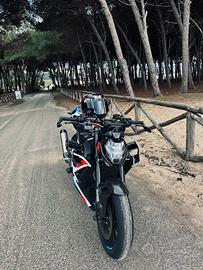 Bmw m1000r