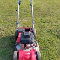 Macchina taglia erba trazionata