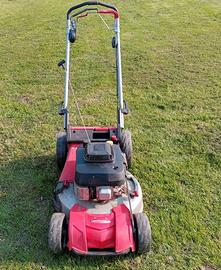 Macchina taglia erba trazionata