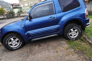Mitsubishi Pajero auto incidentata anno 2000
