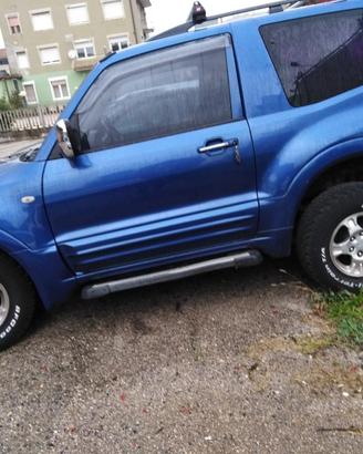 Mitsubishi Pajero auto incidentata anno 2000