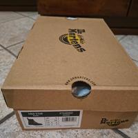 Stivaletto Dr Martens nero borchie Air Wair