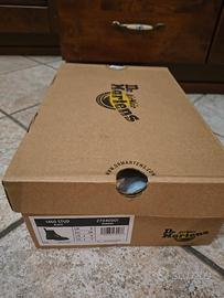 Stivaletto Dr Martens nero borchie Air Wair