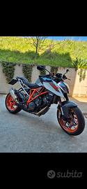 Ktm 1290 super duke r  