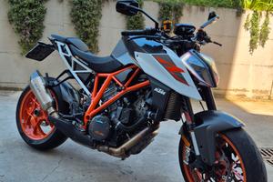 Ktm 1290 super duke r  