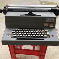Macchina da scrivere elettronica Olivetti