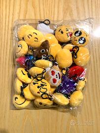 Emoticon 30 pezzi Emoji portachiavi peluche 5 cm