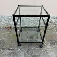 Tavolino comodino in metallo nero e vetro vintage