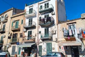 Piazza Micca PitrèBoccadifalco 3vani Ristrutturato