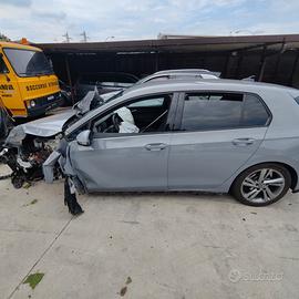 Golf 8 1.5 eTSI 150CV DSG R-Line incidentata