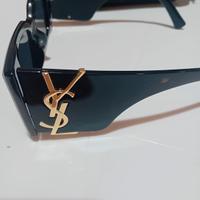 occhiale da sole alla moda 